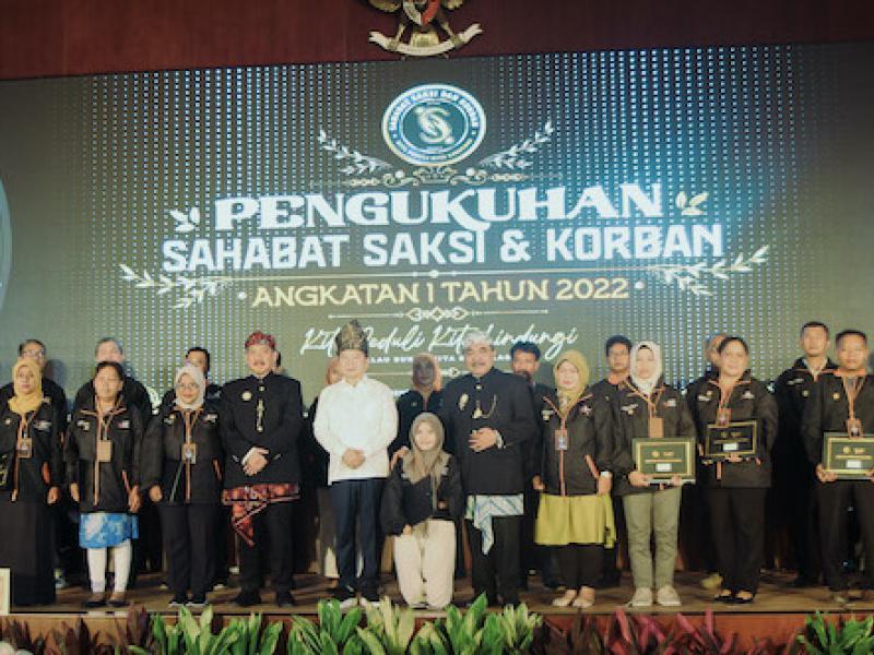 Prosesi Foto bersama dengan Menteri Perencanaan Pembangunan Nasional/Kepala Bappenas Suharso Monoarfa dan Ketua LPSK Hasto Atmojo Suroyo